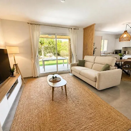 Pinarello, Modern Apartment, Pool, Within Walking Distance Apartment Mangialla