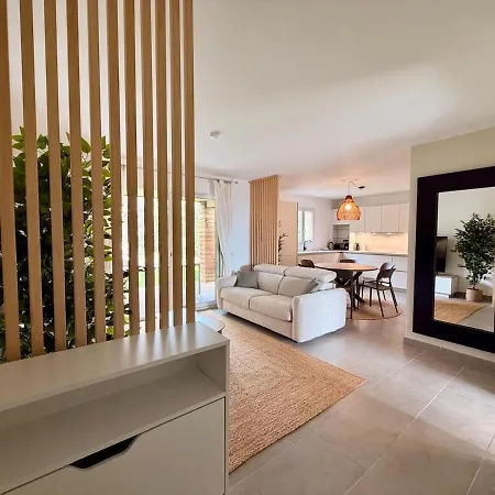 Apartment Pinarello, Modern Apartment, Pool, Within Walking Distance *