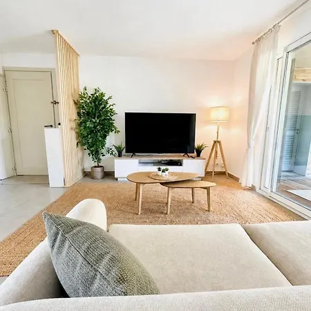 Pinarello, Modern Apartment, Pool, Within Walking Distance Apartment Mangialla