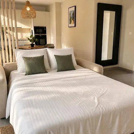 Pinarello, Modern Apartment, Pool, Within Walking Distance