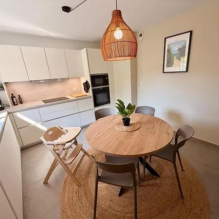 Pinarello, Modern Apartment, Pool, Within Walking Distance