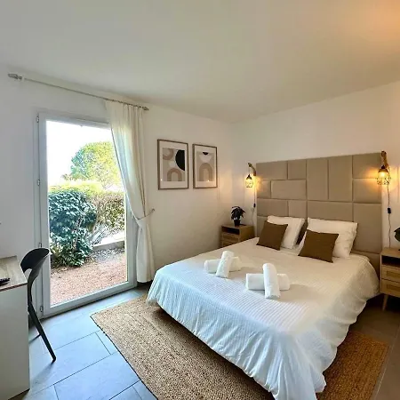 Pinarello, Modern Apartment, Pool, Within Walking Distance Apartment *