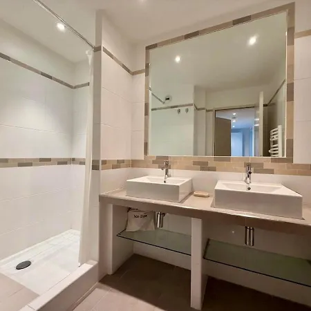Pinarello, Modern Apartment, Pool, Within Walking Distance Apartment