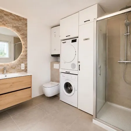 Pinarello, Modern Apartment, Pool, Within Walking Distance
